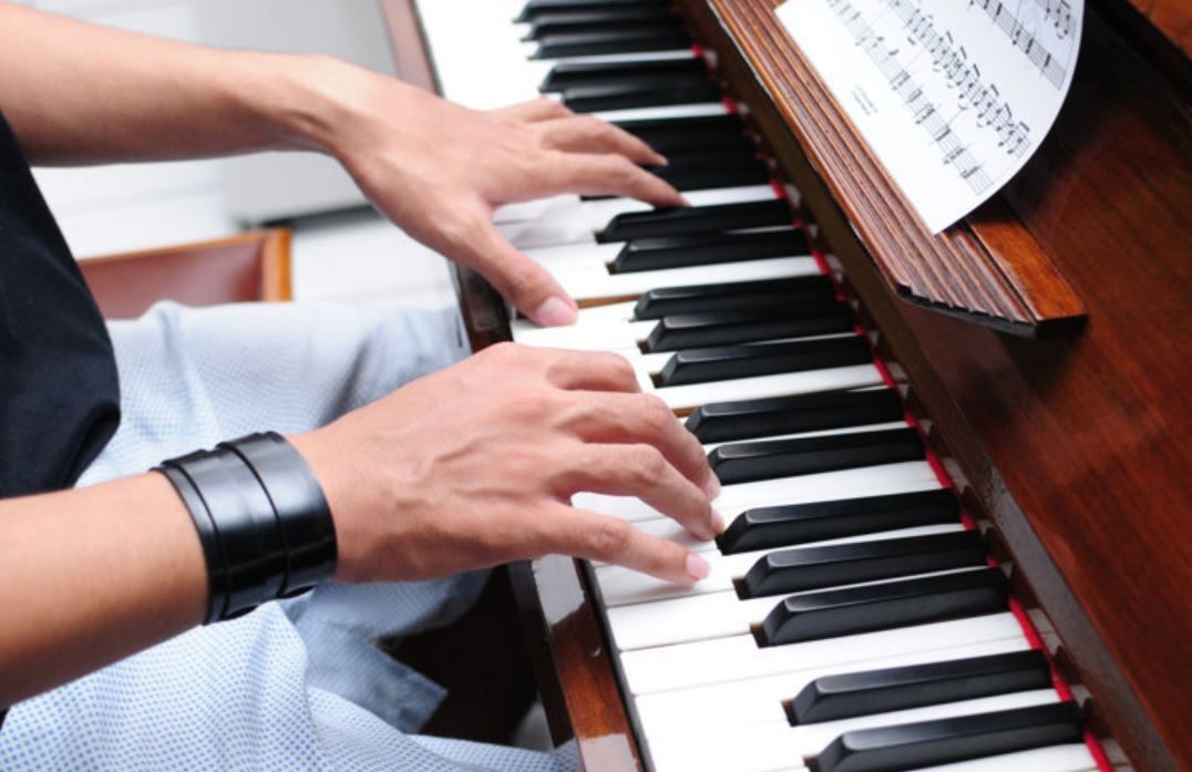 hoc-piano-mat-bao-nhieu-tien-2