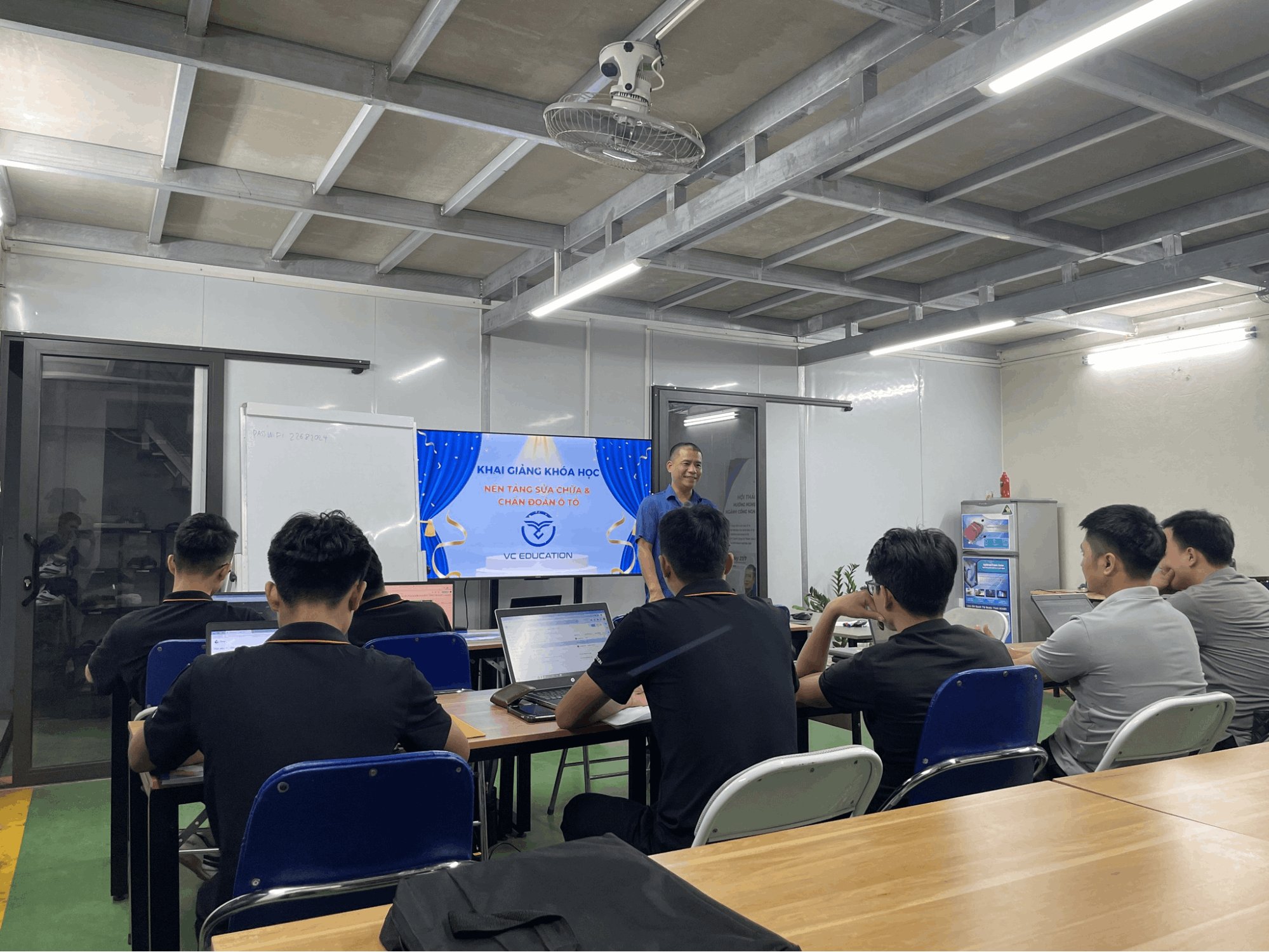 Tháº§y VÅ© Äá»©c Trung VCE - Giáº£ng viÃªn dáº¡y há»c nghá» sá»­a chá»¯a Ã´ tÃ´