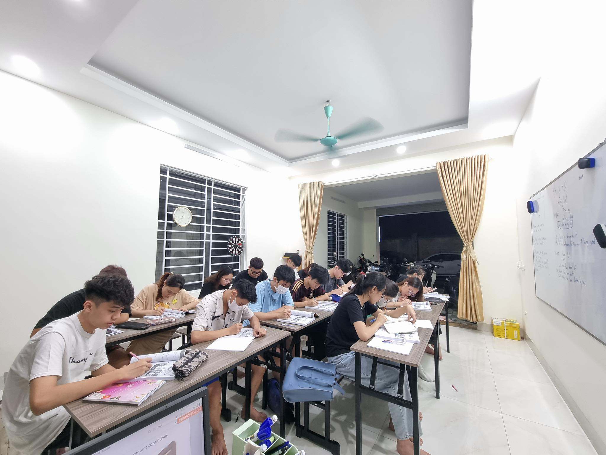 Lớp Tiếng Anh thầy Khoa - Vĩnh Yên