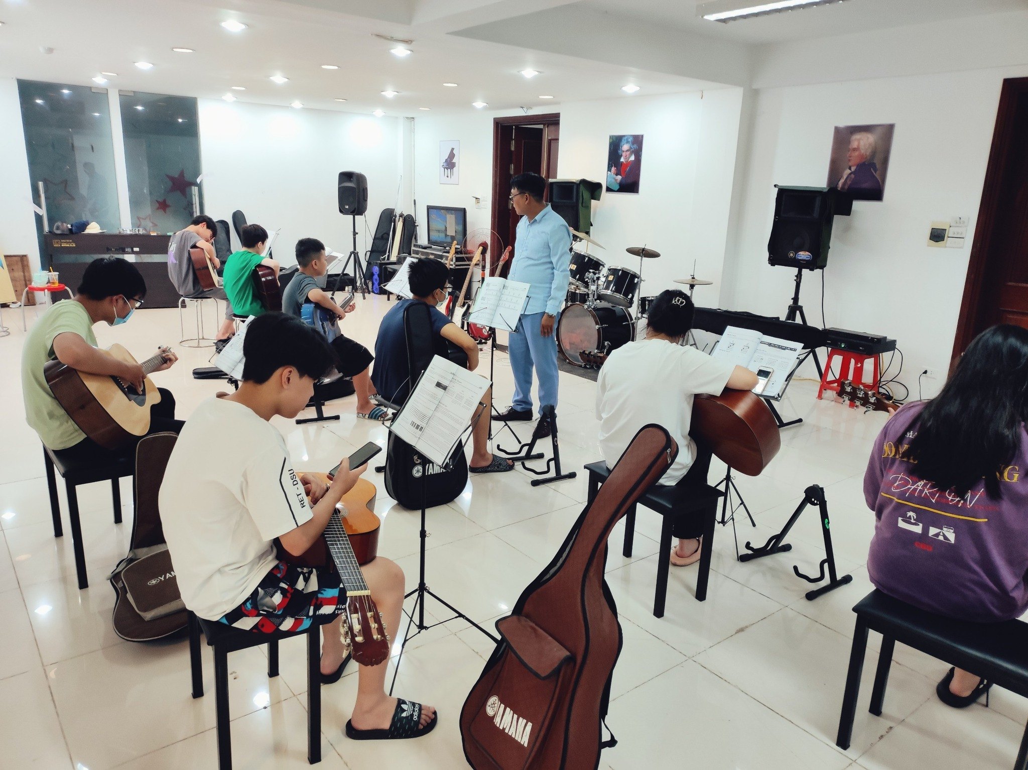 Câu lạc bộ Âm nhạc Nhật Hoàng Music - Kinh Bắc