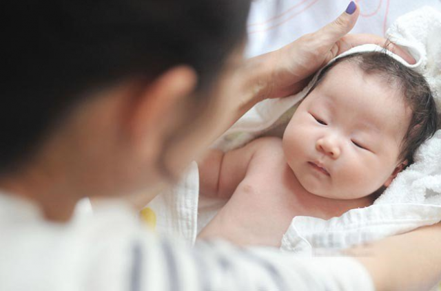 Chăm sóc da cho bé yêu: bố mẹ nên làm gì để bảo vệ con tốt nhất?