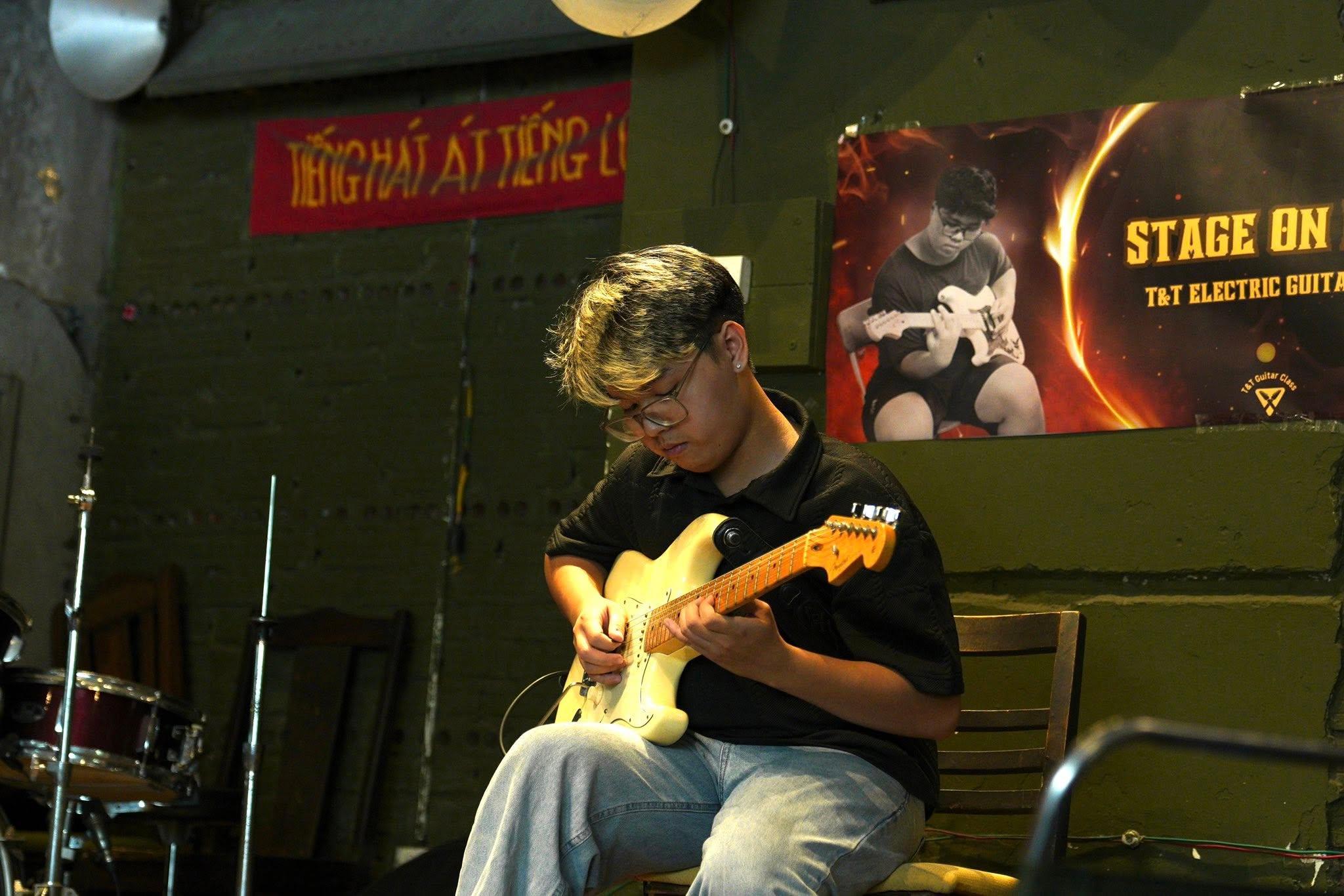 Lớp Guitar Điện Hà Nội (T&T Class) - CS2 Cầu Giấy