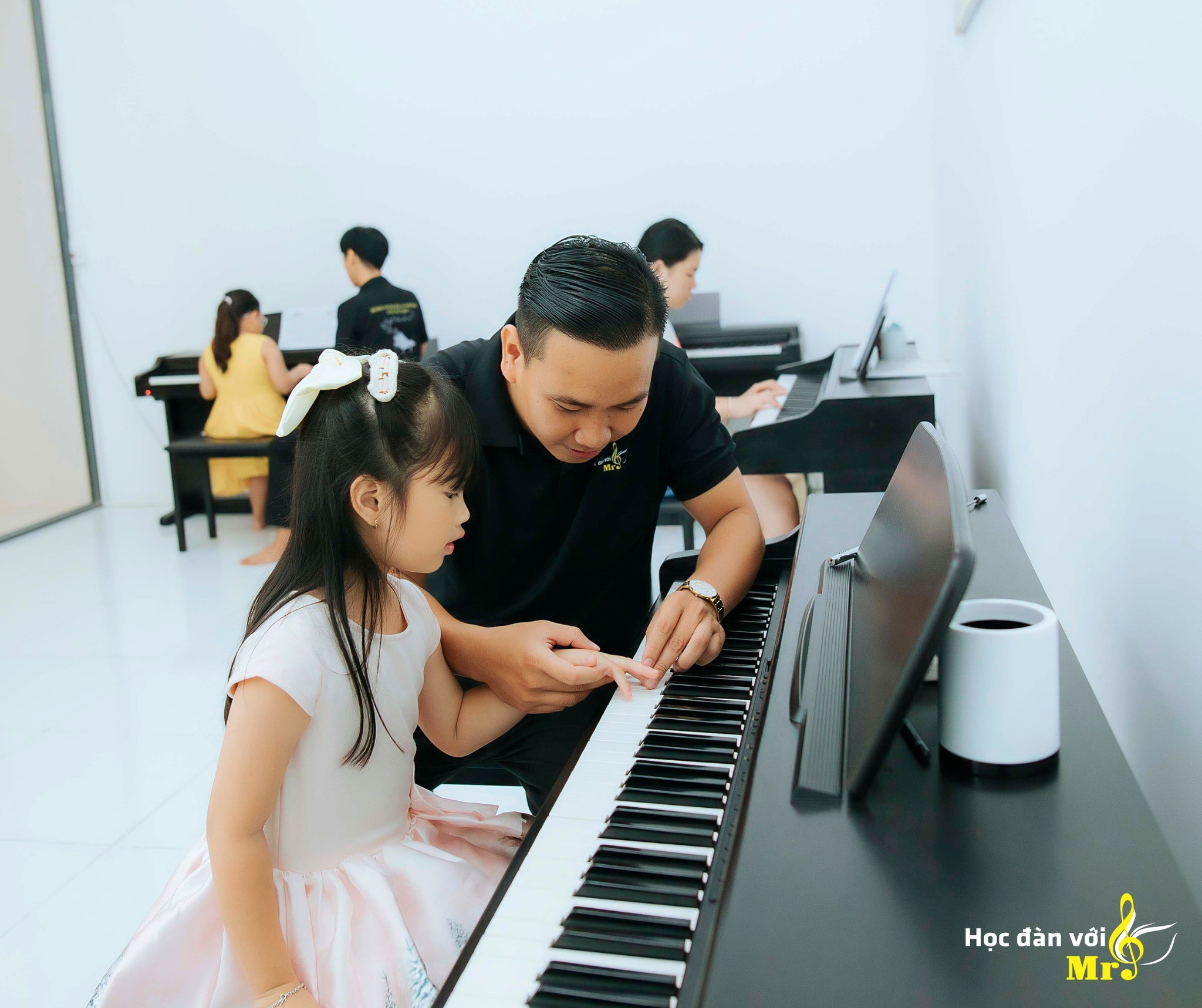 Lớp Học đàn với Mr.SOL - Tân Uyên