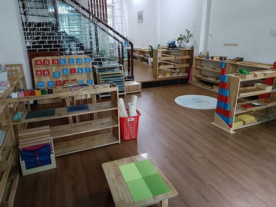 Lớp Mẫu Giáo Ngôi Nhà Trẻ Thơ Montessori - Child's House Montessori Kindergarten - Hóc Môn