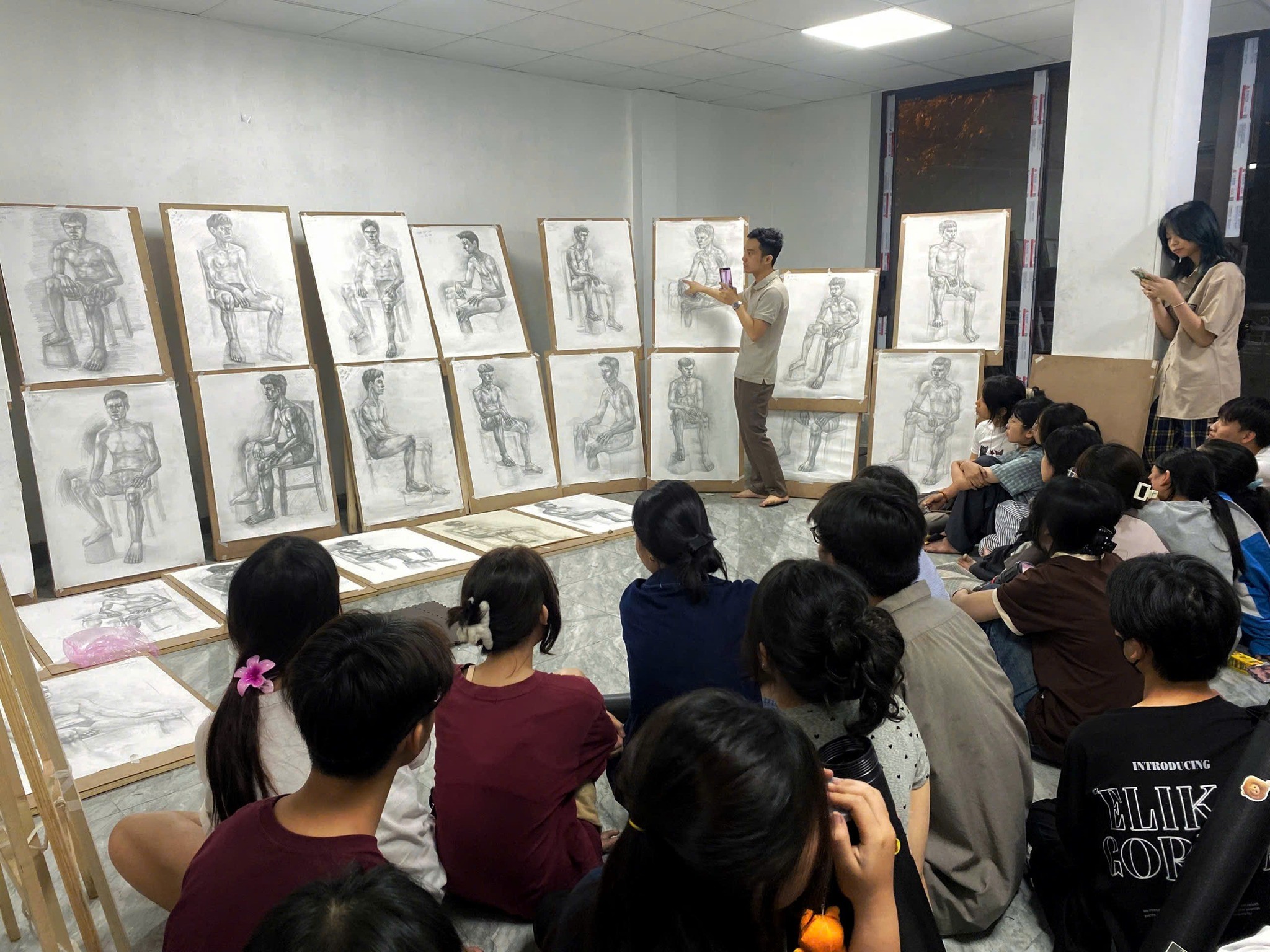 Lớp Vẽ Art Dream - Mộ Lao