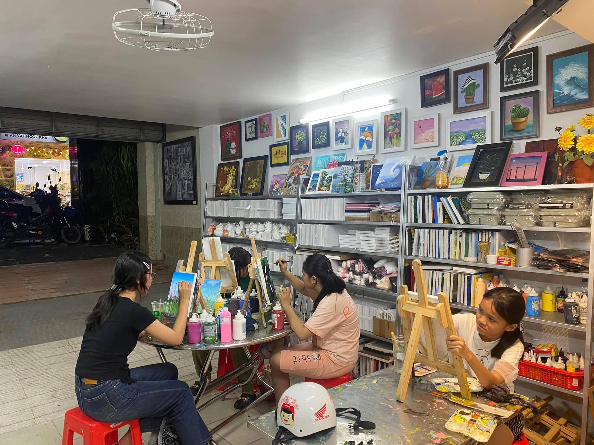 Lớp vẽ Art friend - Long Xuyên