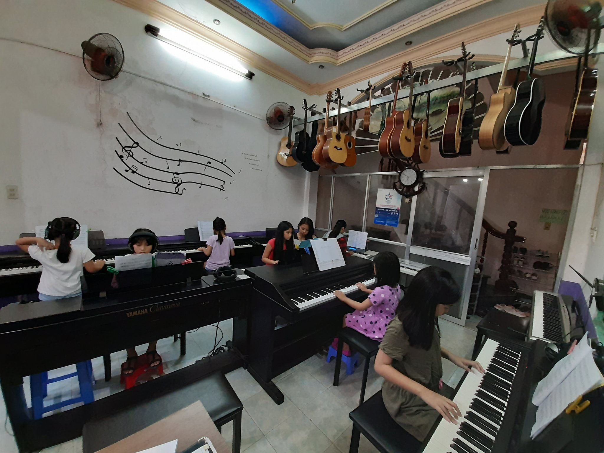 Trung tâm Âm nhạc Dấu Chấm Đen - Quận 9