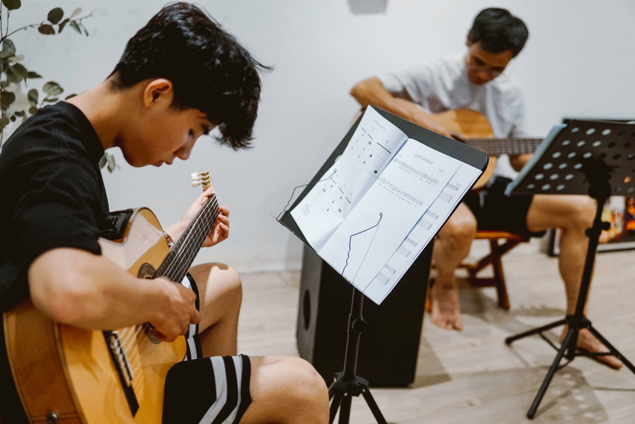 Trung tâm âm nhạc Guitar Tiên Phong - Văn Phú