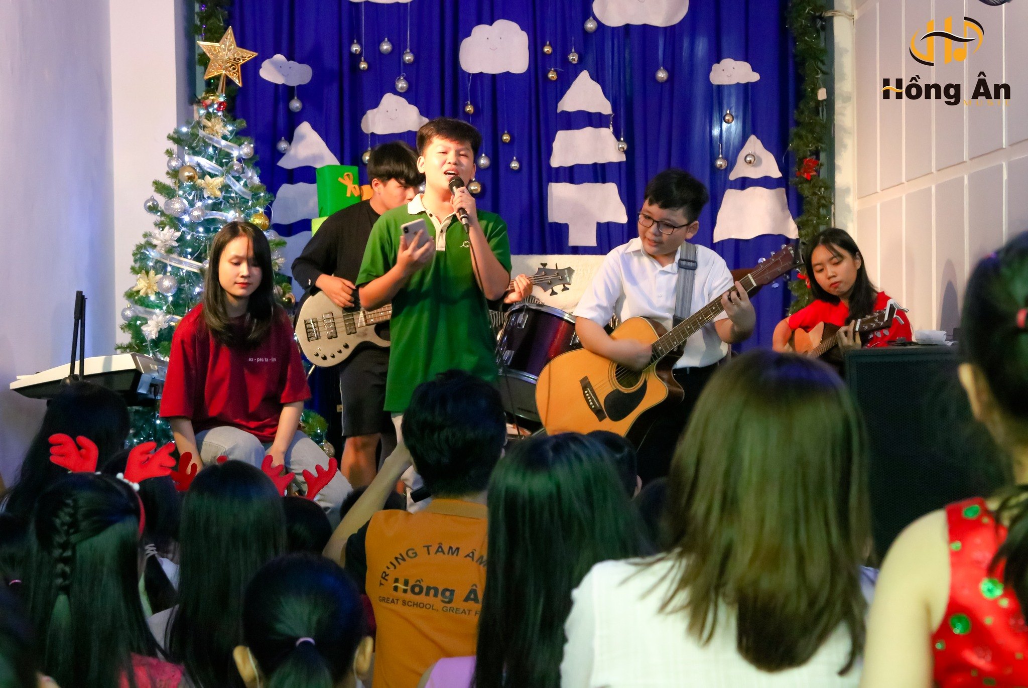 Trung tâm Âm Nhạc Hồng Ân - Tân Phú