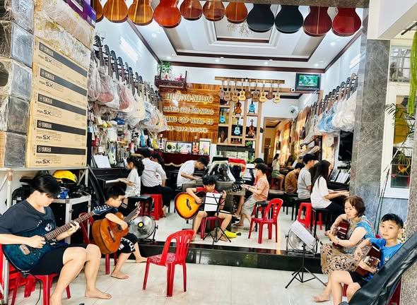 Trung tâm Âm nhạc Hướng Piano - Pleiku