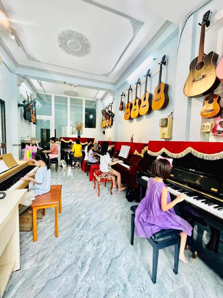 Trung tâm Âm Nhạc Huỳnh Gia - Tân Phú