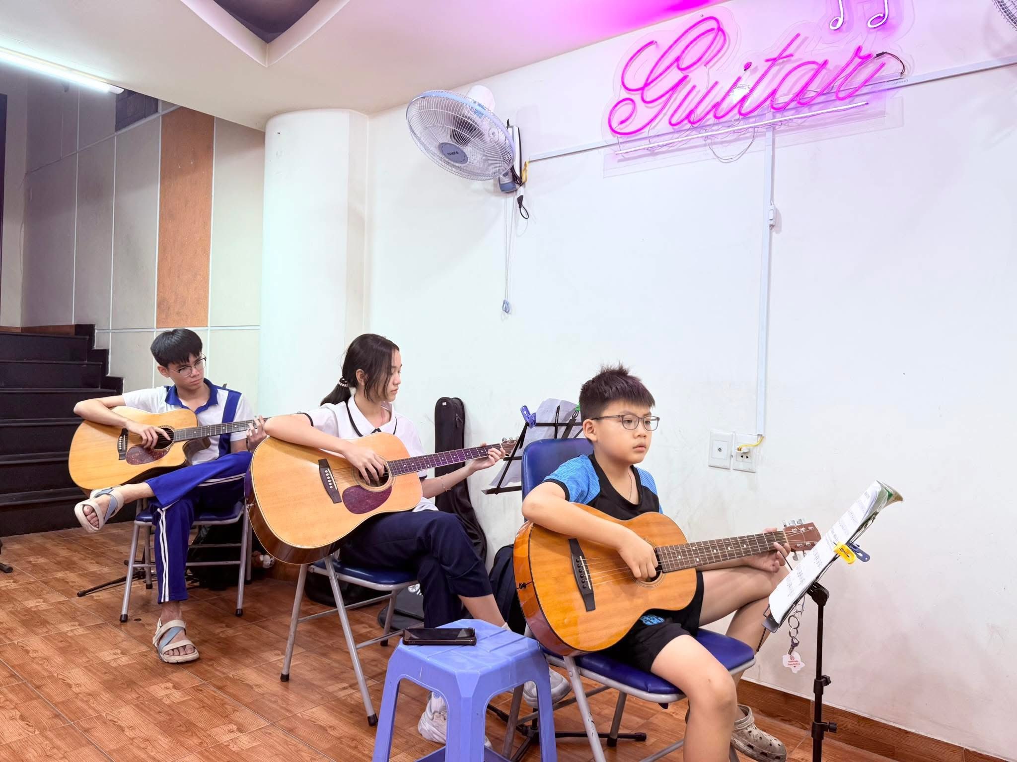 Trung tâm Âm nhạc Sao Việt - Hóc Môn