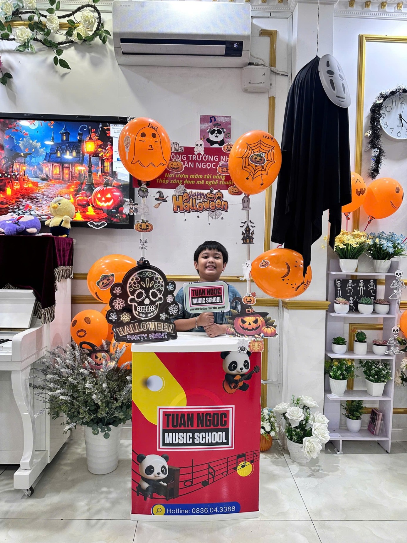 Trung tâm Âm nhạc Tuấn Ngọc - Vạn Phúc