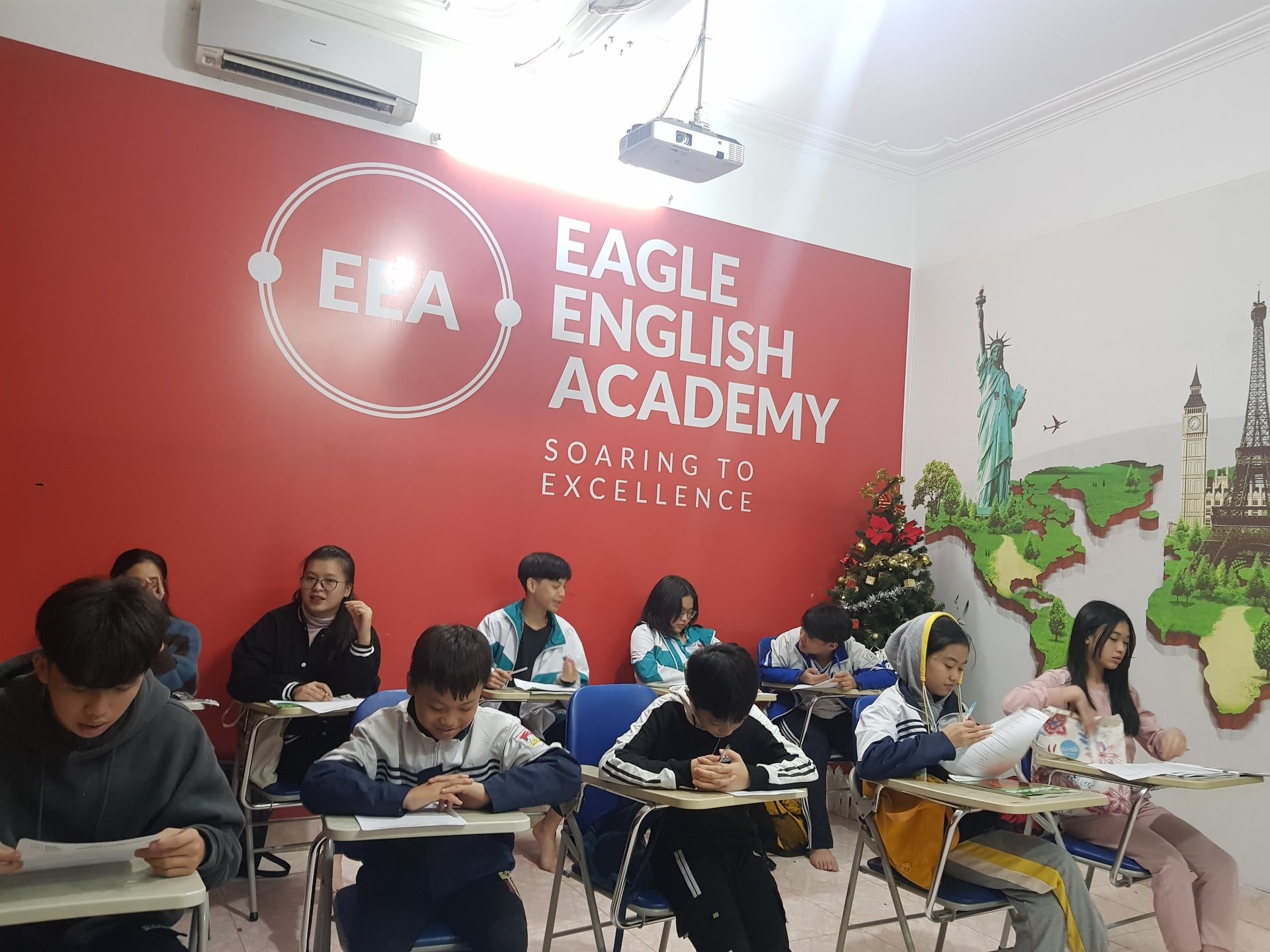 Trung tâm Anh Ngữ EEA – NBB - Nguyễn Đình Chiểu