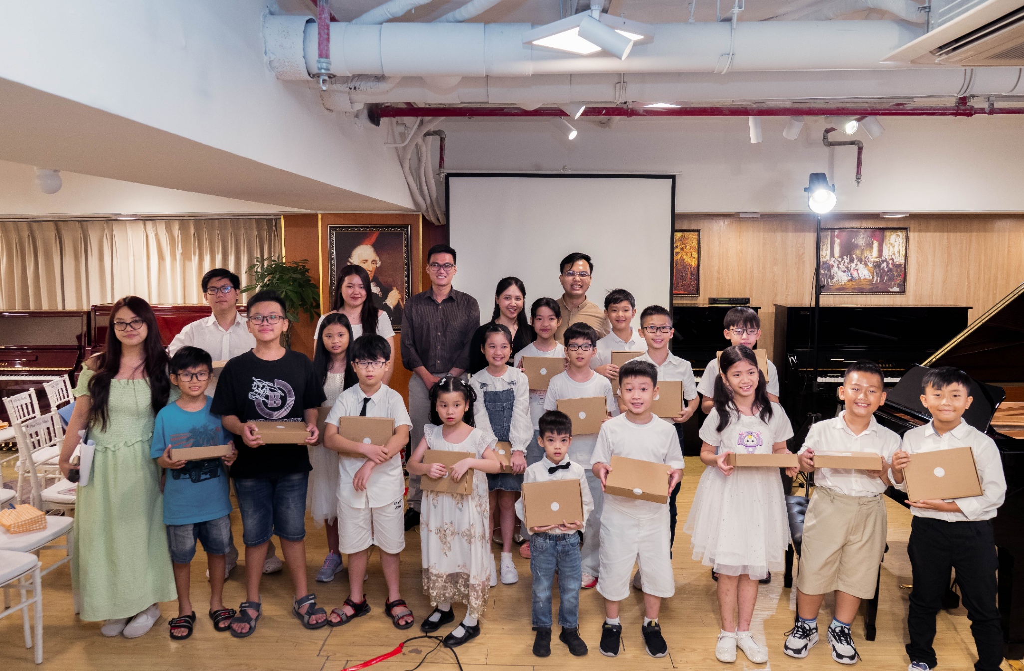 Trung Tâm Chromatic Music Center - Bạch Đằng