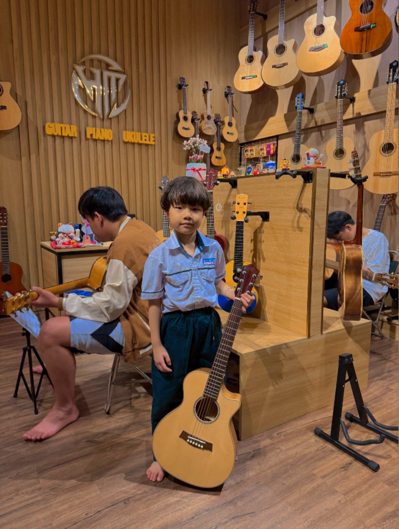 Trung tâm dạy đàn Huy Mark - Điện Bà