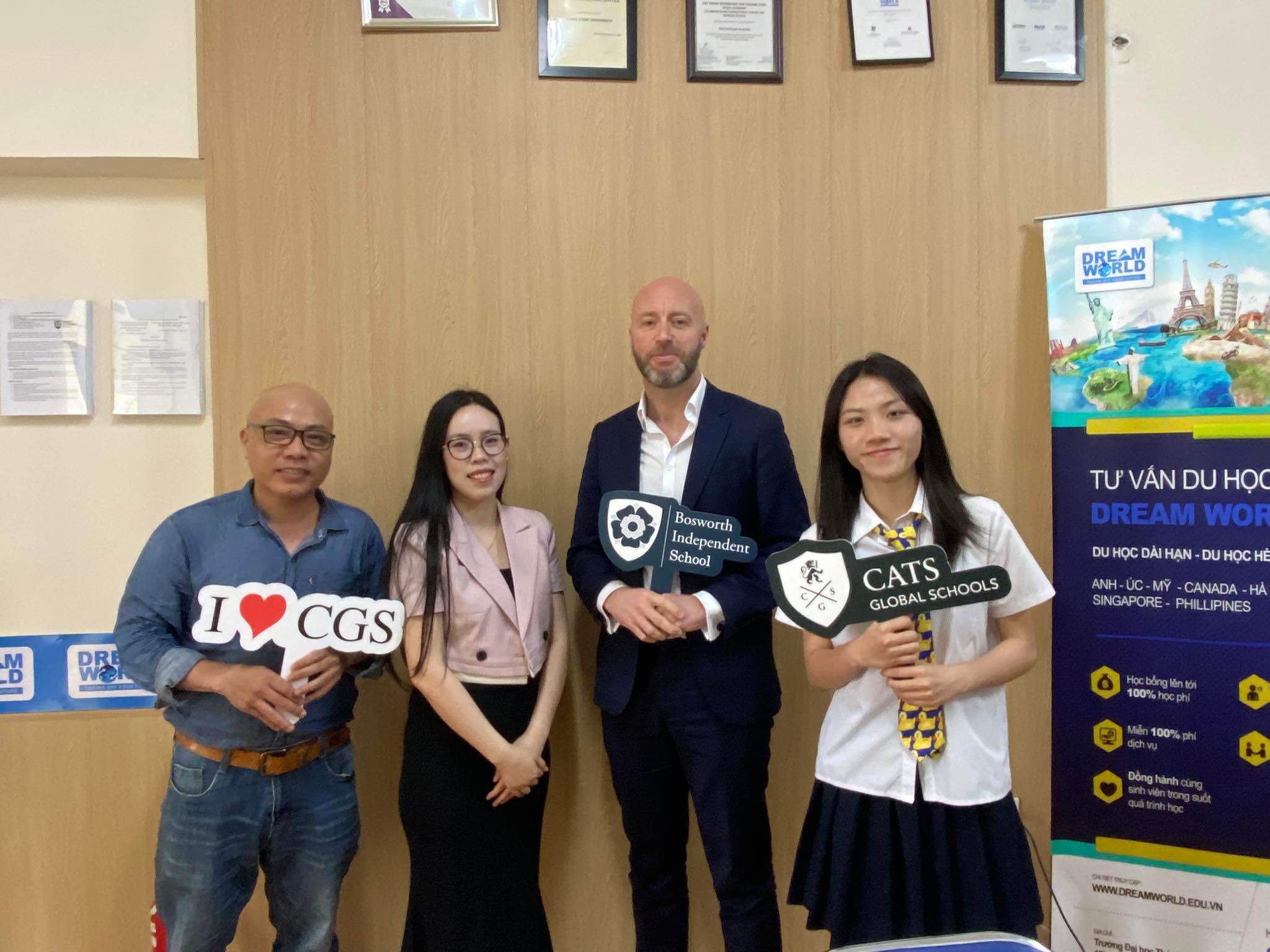 Trung tâm Du học và Đào tạo Dream World - Trung Liệt