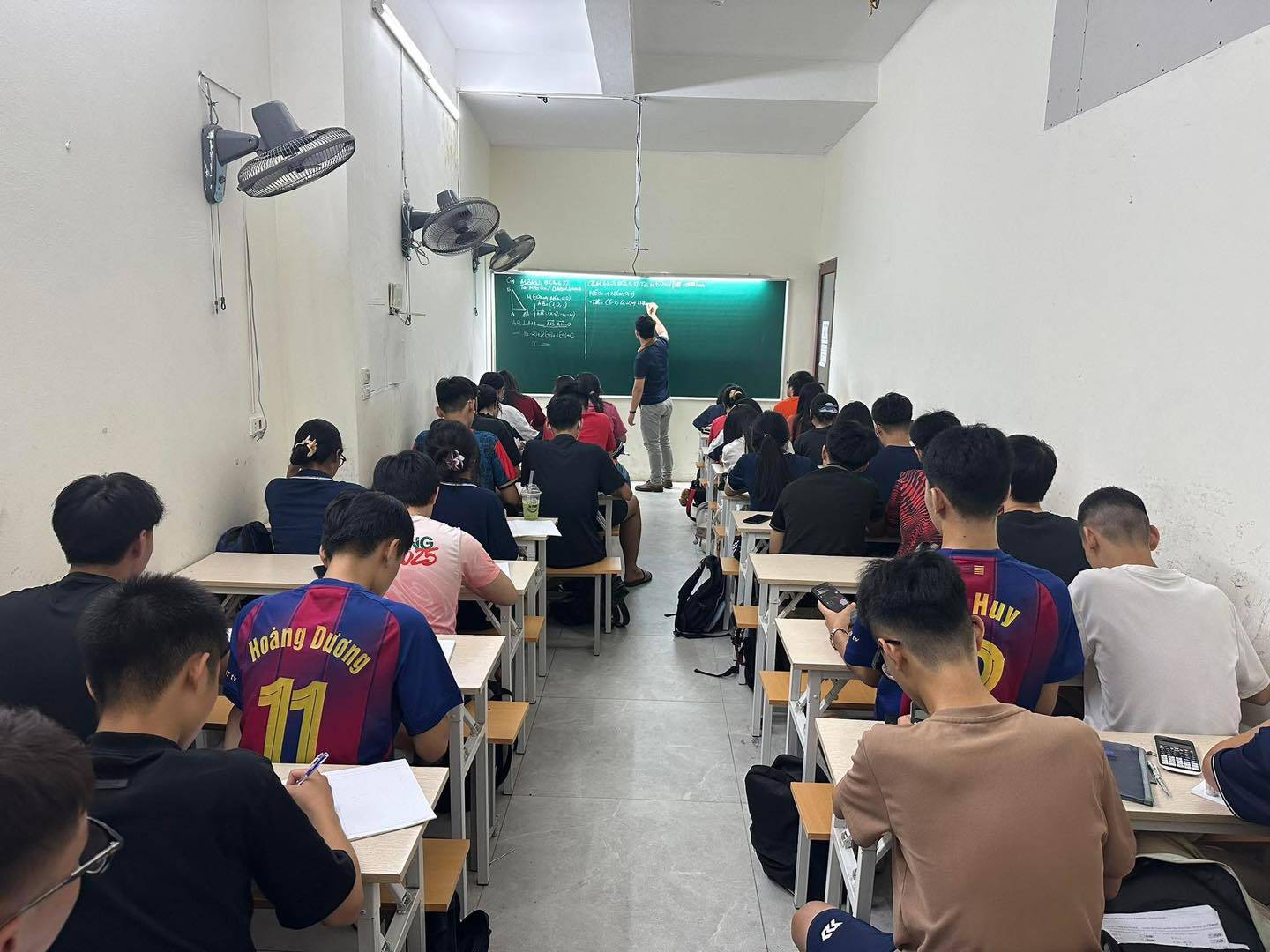 Trung tâm Giáo dục Plus Education - Long Biên