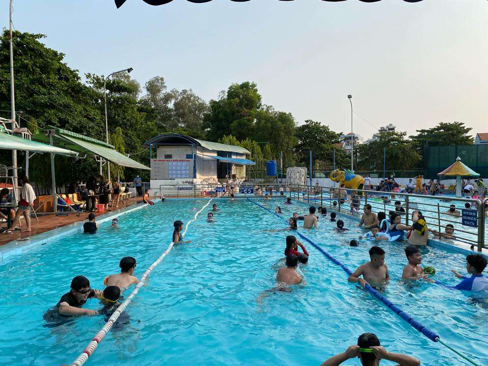 Trung tâm Hồ Bơi- Trò Chơi Công Viên Lê Thị Riêng - Quận 10