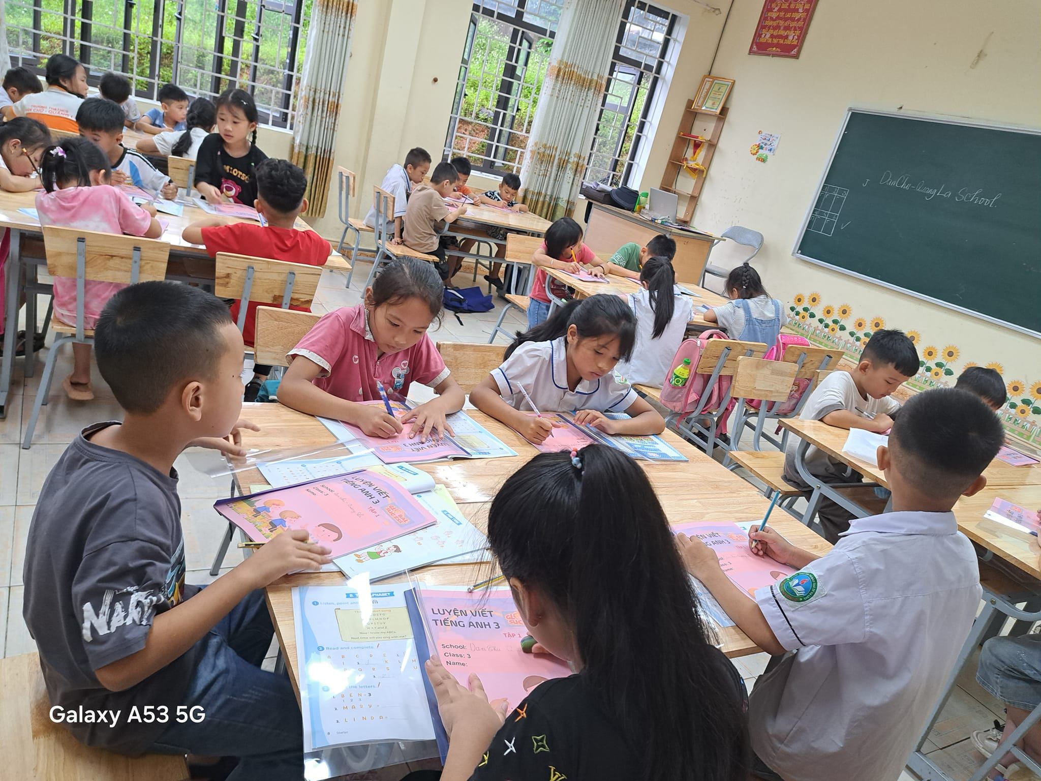 Trung tâm Ngoại Ngữ American - Hoành Bồ