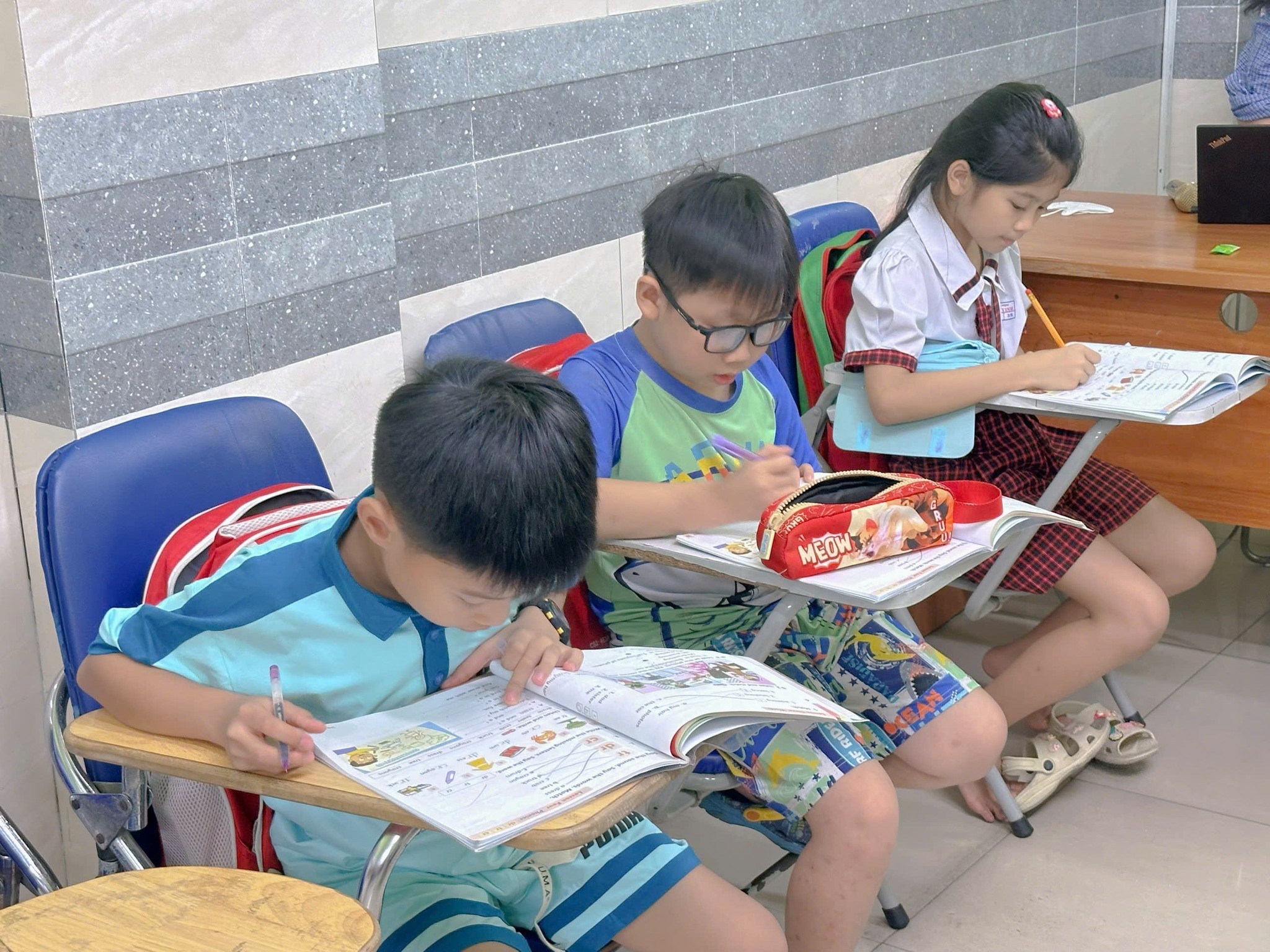 Trung tâm Ngoại Ngữ Liên Việt Úc - Bình Tây