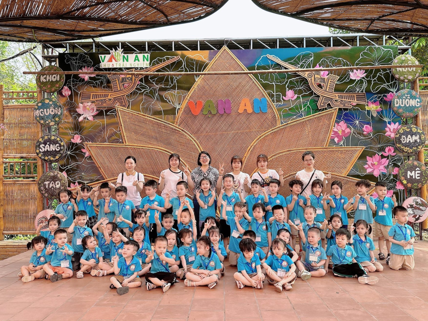 Trường Mầm Non Bạn Trẻ Thơ - Long Biên