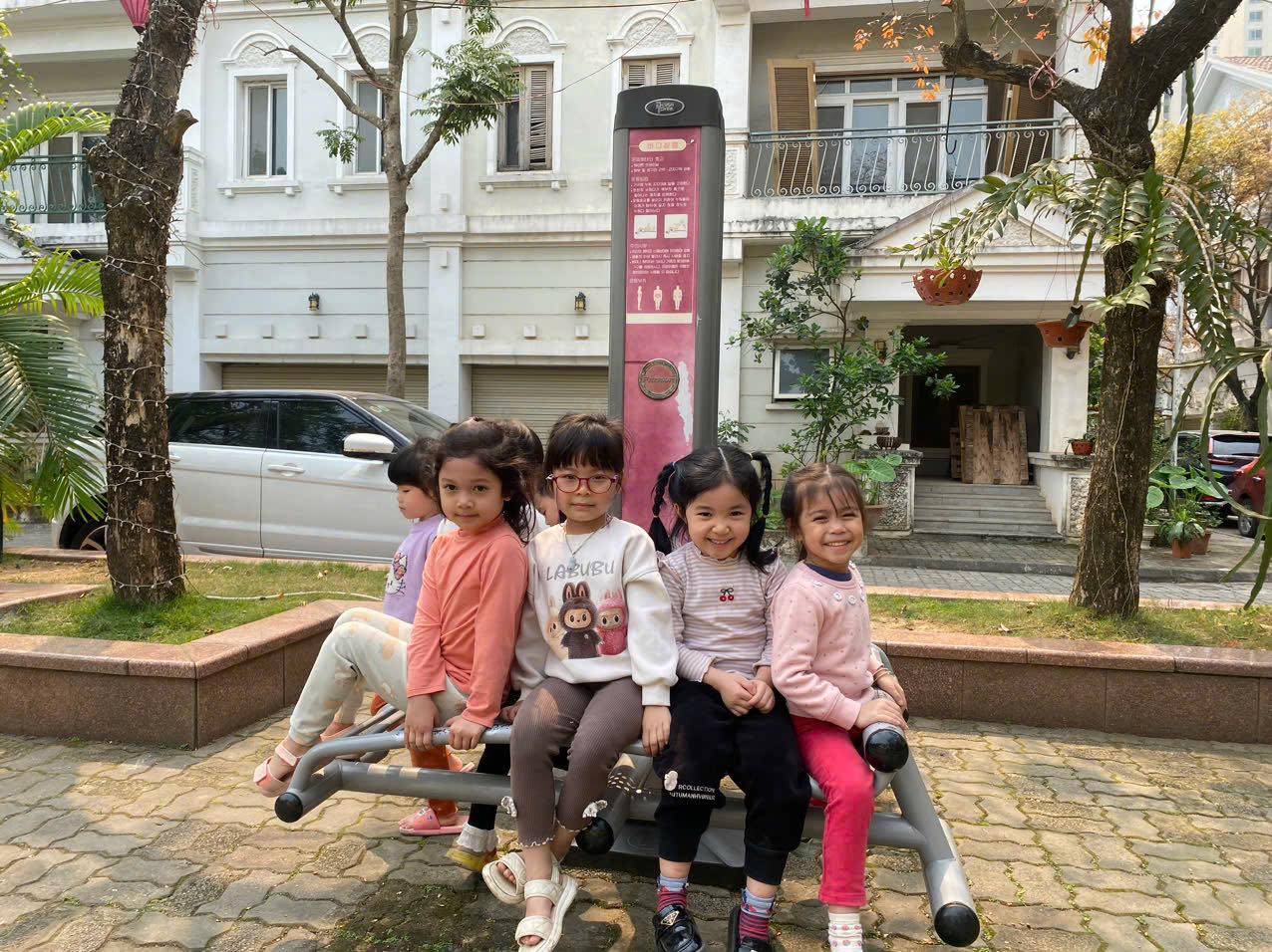 Trường Mầm non Những em bé sáng tạo - Clever Kids Montessori Preschool - Hà Cầu