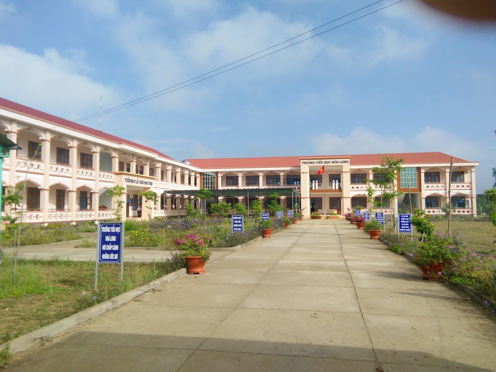 Trường tiểu học Định Hòa - Huyện Lộ 30/4