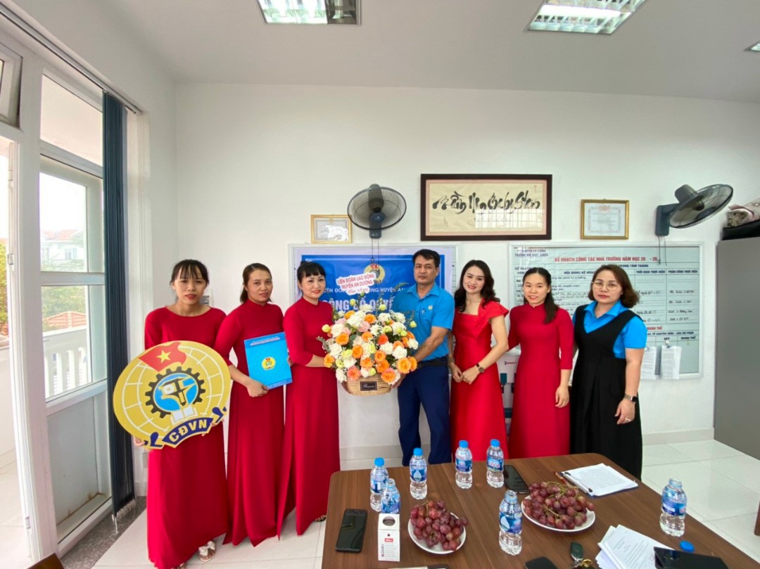 Đội ngũ giáo viên